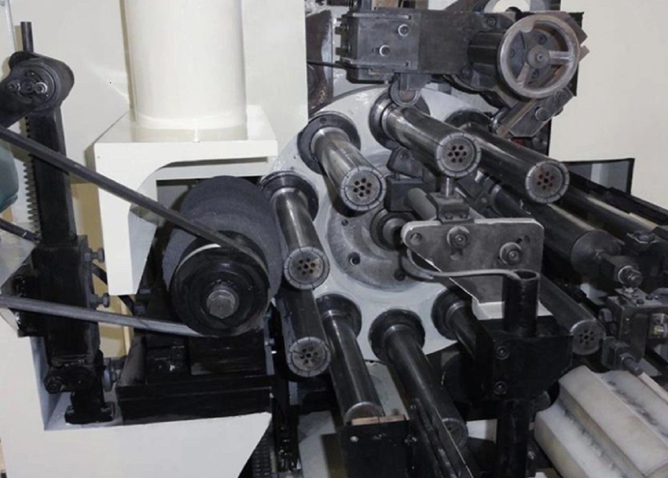 Trimming Machine for Making Aluminum Aerosol Cans - Image 5